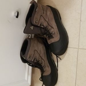 Columbia snow boots, sz 8